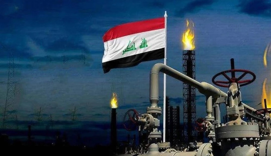 خبير اقتصادي: شركات نقل عالمية تعتذر عن شحن النفط العراقي عبر مضيق هرمز بسبب المخاطر الأمنية