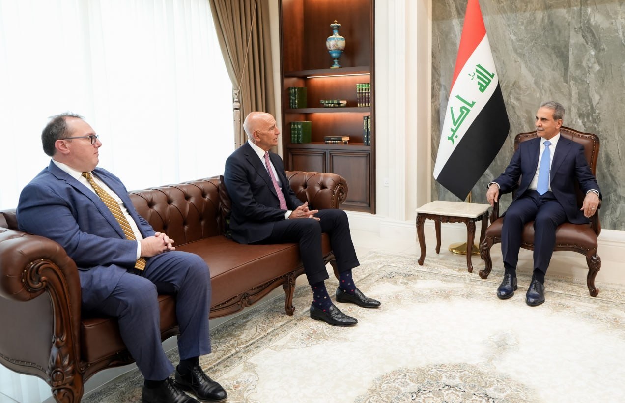 فائق زيدان يبحث مع المبعوث الرئاسي الأمريكي تعزيز التعاون ويؤكد أهمية دعم سيادة القانون