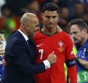 ليس منطقيا .. مدرب البرتغال يبرر قراره مع كريستيانو رونالدو
