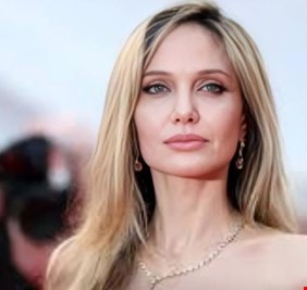 أنجلينا جولي تكشف تفاصيل شخصية عن الموت وعلاقتها بأبنائها