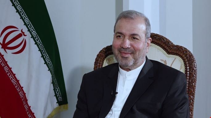 السفير الإيراني في بغداد: حصر السلاح شأن عراقي ونحترم قرارات الحكومة العراقية