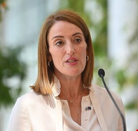 رئيسة البرلمان الأوروبي تتوقع تغييرات سياسية كبيرة في الاتحاد الأوروبي عام 2027