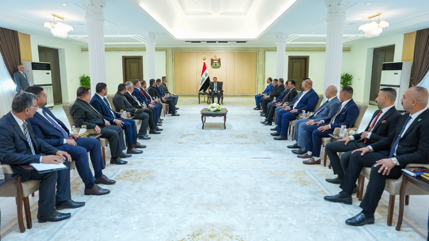 السوداني يؤكد دعم الإجراءات القضائية وتمكين الشباب خلال لقائه وفداً من حزب الفراتين
