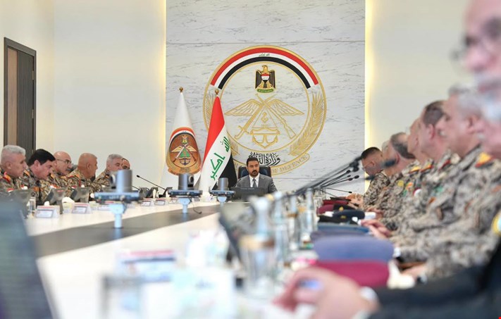 رئيس الوزراء يصادق على جدول ترقيات الضباط ويؤكد حصر السلاح بيد الدولة ومكافحة الفساد