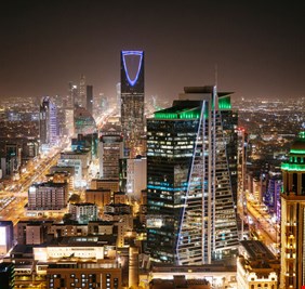 السعودية تكشف عن ضوابط وشروط تملك الأجانب للعقارات