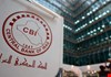 البنك المركزي يخفّض مخصصات الدولار للمسافرين إلى 2000 دولار ويُبقي آلية التسليم دون تغيير