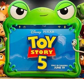 إيرادات فيلم Toy Story 5 تقترب من مليار دولار في أسابيع قليلة