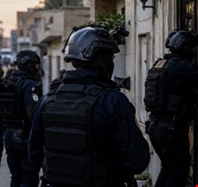 مداهمة 5 منازل جنوب الموصل في حملة لتعقب أموال مسؤول سابق متهم بالفساد