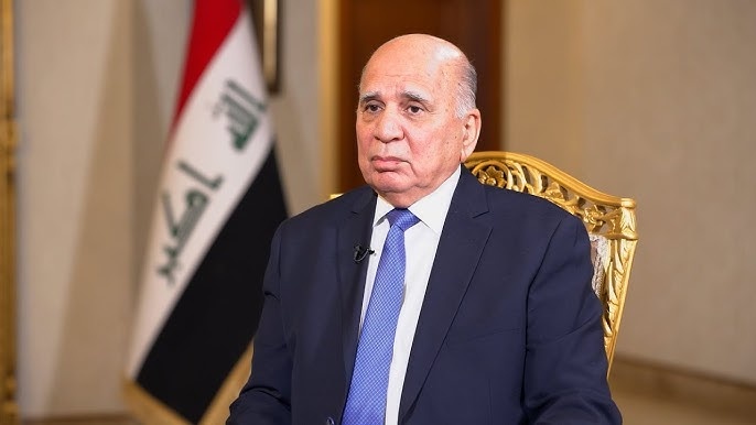 العراق يرفض الانجرار للحرب.. فؤاد حسين يكشف ضغوطاً خارجية ويعلن بدء تسليم السلاح من 3 فصائل