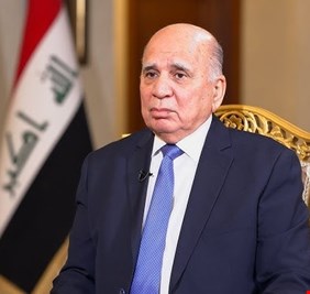 العراق يرفض الانجرار للحرب.. فؤاد حسين يكشف ضغوطاً خارجية ويعلن بدء تسليم السلاح من 3 فصائل