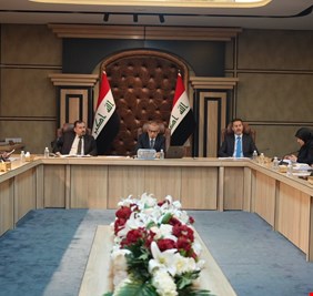 اللجنة المالية النيابية تناقش قوانين الاستثمار والإجازات والاقتراض وترفع عدداً منها إلى البرلمان