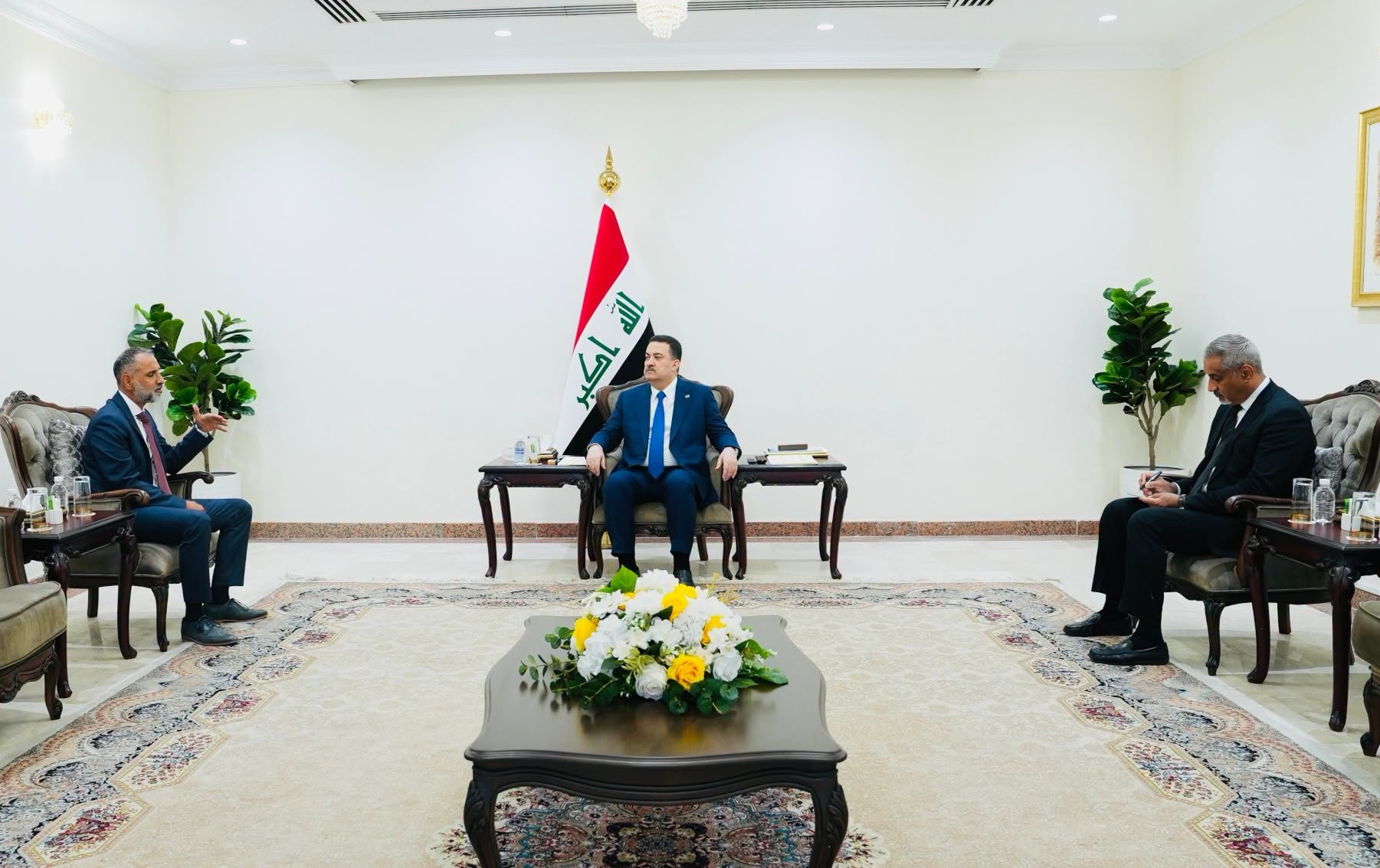 السوداني والسفير البريطاني يبحثان توسيع الشراكة.. ودعم الحكومة الجديدة يتصدر المباحثات
