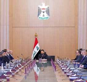 الحكومة تتجه إلى قانون مؤقت للاقتراض والمنح لضمان الرواتب والإنفاق الأساسي