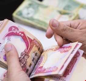 المالية تعلن المباشرة بتمويل رواتب موظفي الدولة لشهر تموز