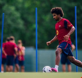 كريم أديمي يتحدى لامين يامال في برشلونة