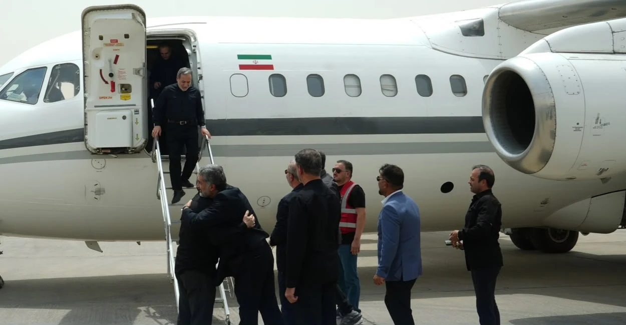 وزير الخارجية الإيراني عباس عراقجي يصل النجف ويلتقي محافظها