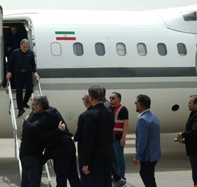 وزير الخارجية الإيراني عباس عراقجي يصل النجف ويلتقي محافظها