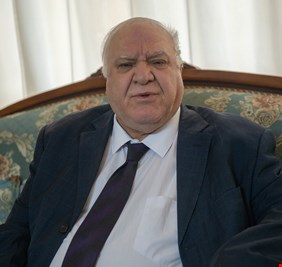 مظهر صالح: عجز موازنة العراق يقفز إلى 80 تريليون دينار والحكومة تعيد جدولة 1800 مشروع