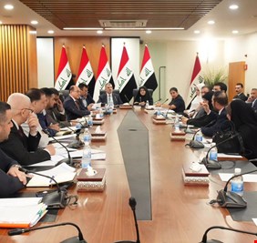 النقل النيابية تبحث مع وزير النقل نسب إنجاز طريق التنمية وميناء الفاو