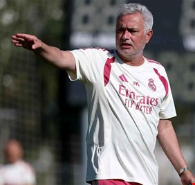 مورينيو يكشف سر عداوته لأسطورة ريال مدريد
