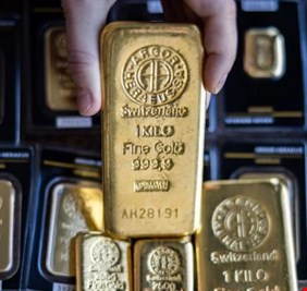 سعر الذهب اليوم يتراجع من أعلى مستوى في أكثر من شهرين