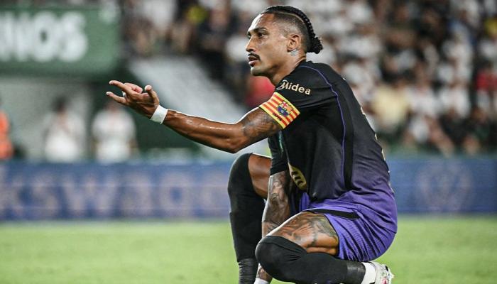 برشلونة يمزق شباك إلتشي في الدوري الإسباني