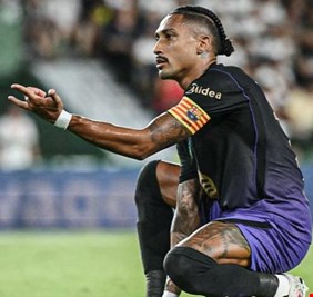 برشلونة يمزق شباك إلتشي في الدوري الإسباني