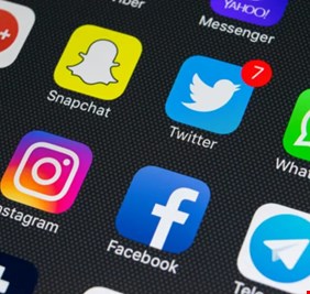 تقليص فترات استخدام مواقع التواصل الاجتماعي لا يعني بالضرورة صحة نفسية أفضل