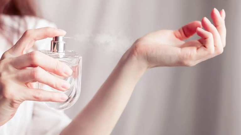 العطور المقلدة .. خطر حقيقي على البشرة أم مبالغة لحماية الأصلية ؟