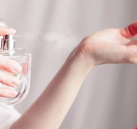 العطور المقلدة .. خطر حقيقي على البشرة أم مبالغة لحماية الأصلية ؟