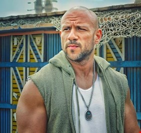 أحمد مكي يخوض تجربة درامية جديدة مع أحمد مراد في رمضان 2027