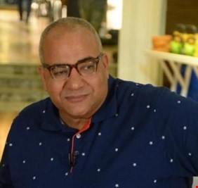 بيومي فؤاد .. من التصوير إلى العناية المركزة