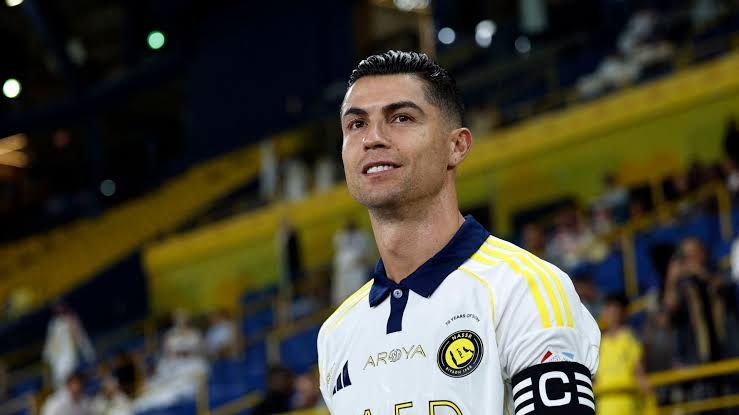 دموع ثم اعتراف صريح.. هل استسلم كريستيانو رونالدو لوضعه الجديد؟