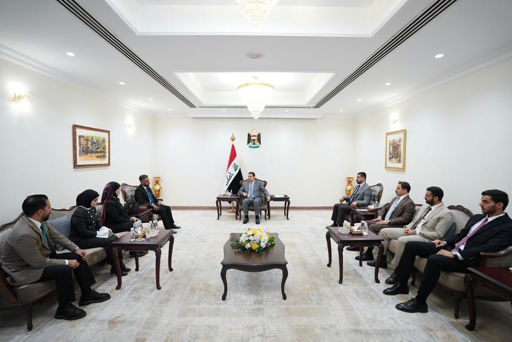 السوداني يبحث مع شباب وأكاديميين آليات تحويل الأفكار إلى مبادرات تنموية