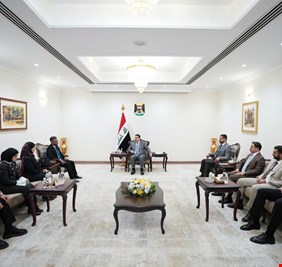 السوداني يبحث مع شباب وأكاديميين آليات تحويل الأفكار إلى مبادرات تنموية