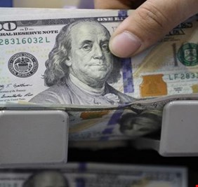 الدولار يقفز إلى 156 ألف دينار في بغداد