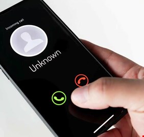 مكالمات بلا صوت.. إزعاج عابر أم مقدمة لمحاولة احتيال؟