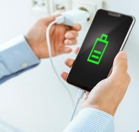 هل شحن الهاتف حتى 100 بالمئة يضر البطارية؟.. الحقيقة الكاملة