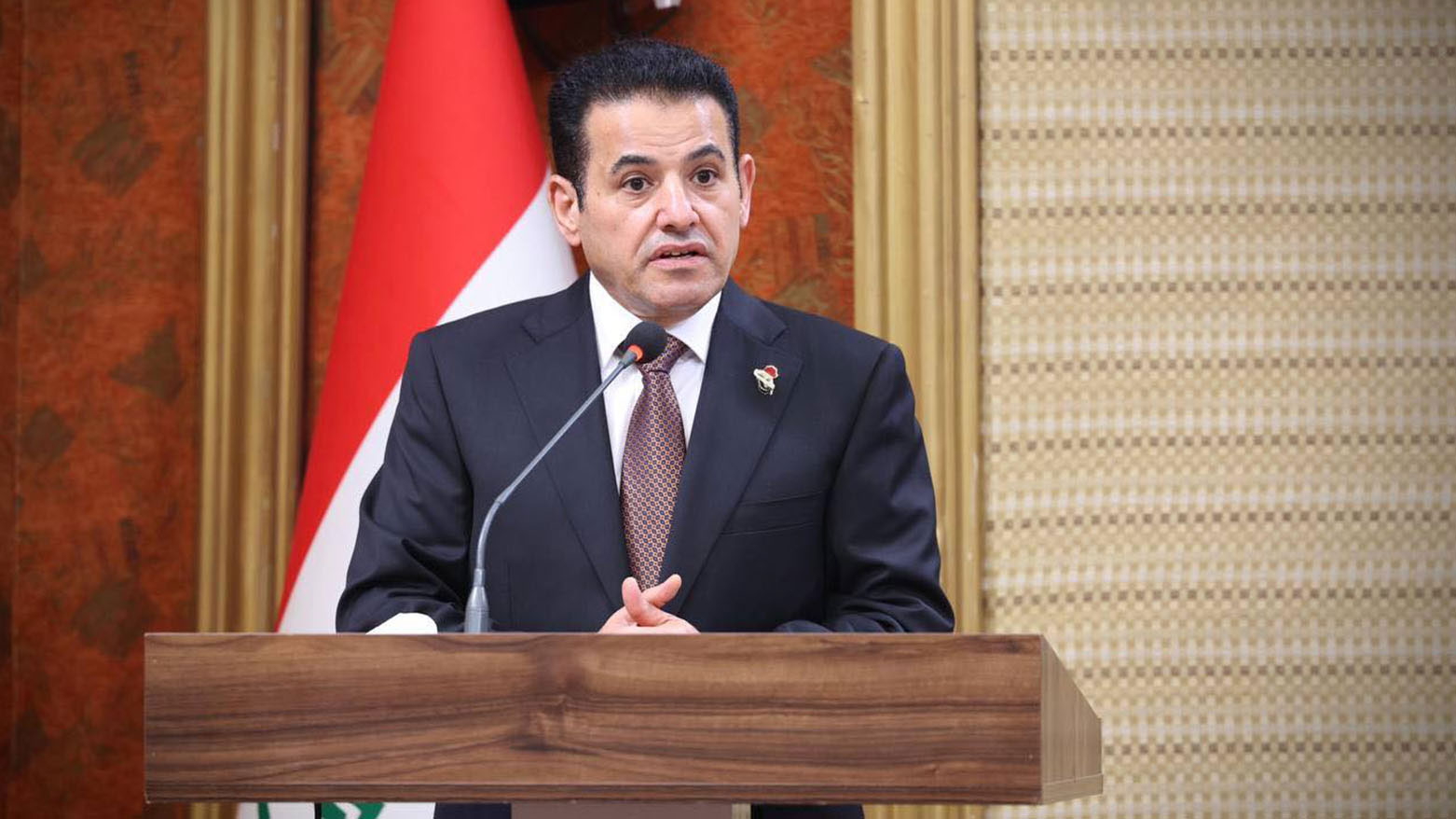 الأعرجي يحسم الجدل: لا سقف زمنيا لحصر السلاح بيد الدولة