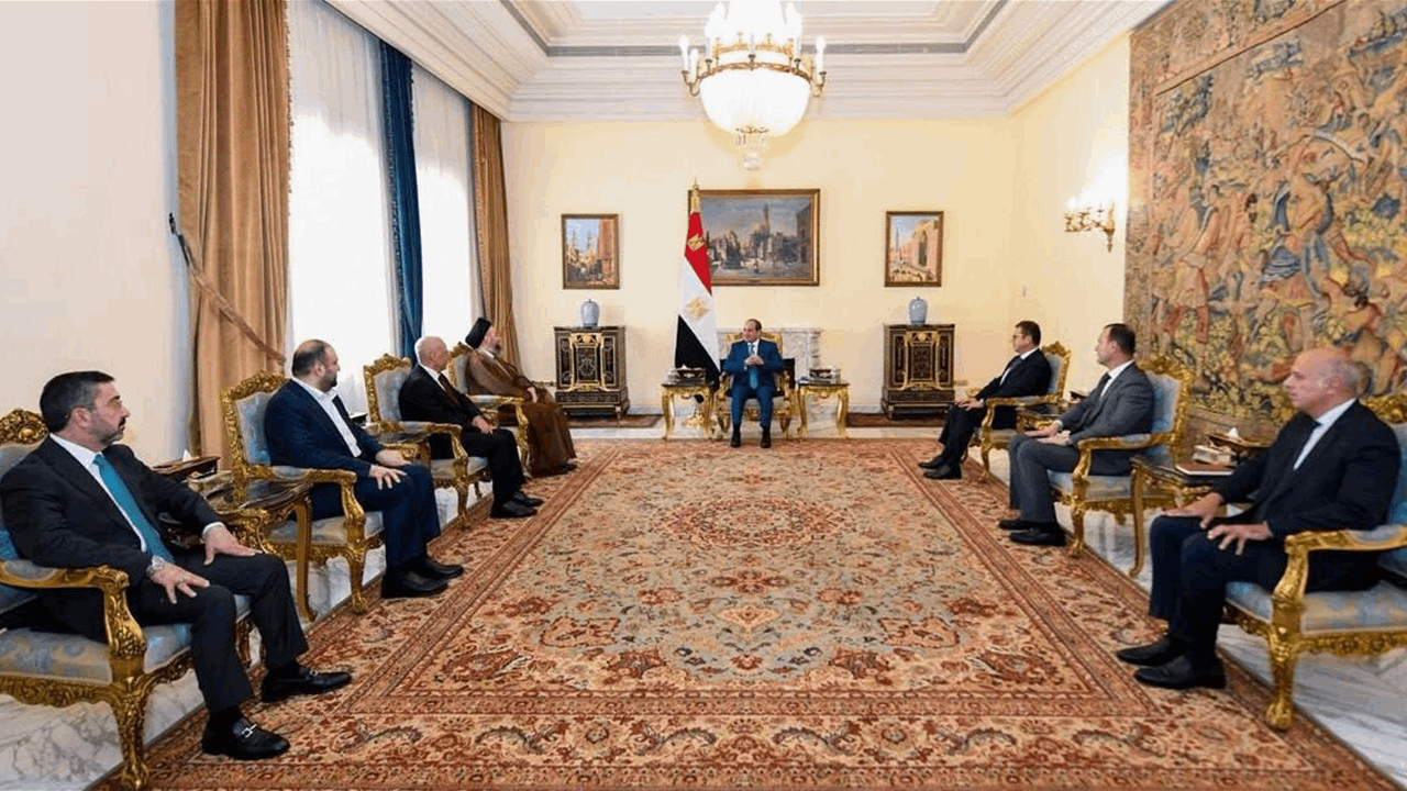 الحكيم يطلع السيسي على تطورات العراق وملفات السيادة وحصر السلاح