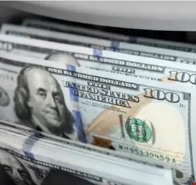 الدولار يتجه لمكاسب أسبوعية مع زيادة عوائد السندات وتصاعد توقعات رفع الفائدة