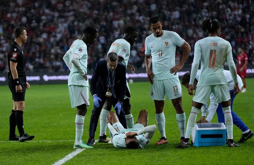 طبيب حذر قبل أيام.. هل الحذاء سبب إصابة مبابي؟