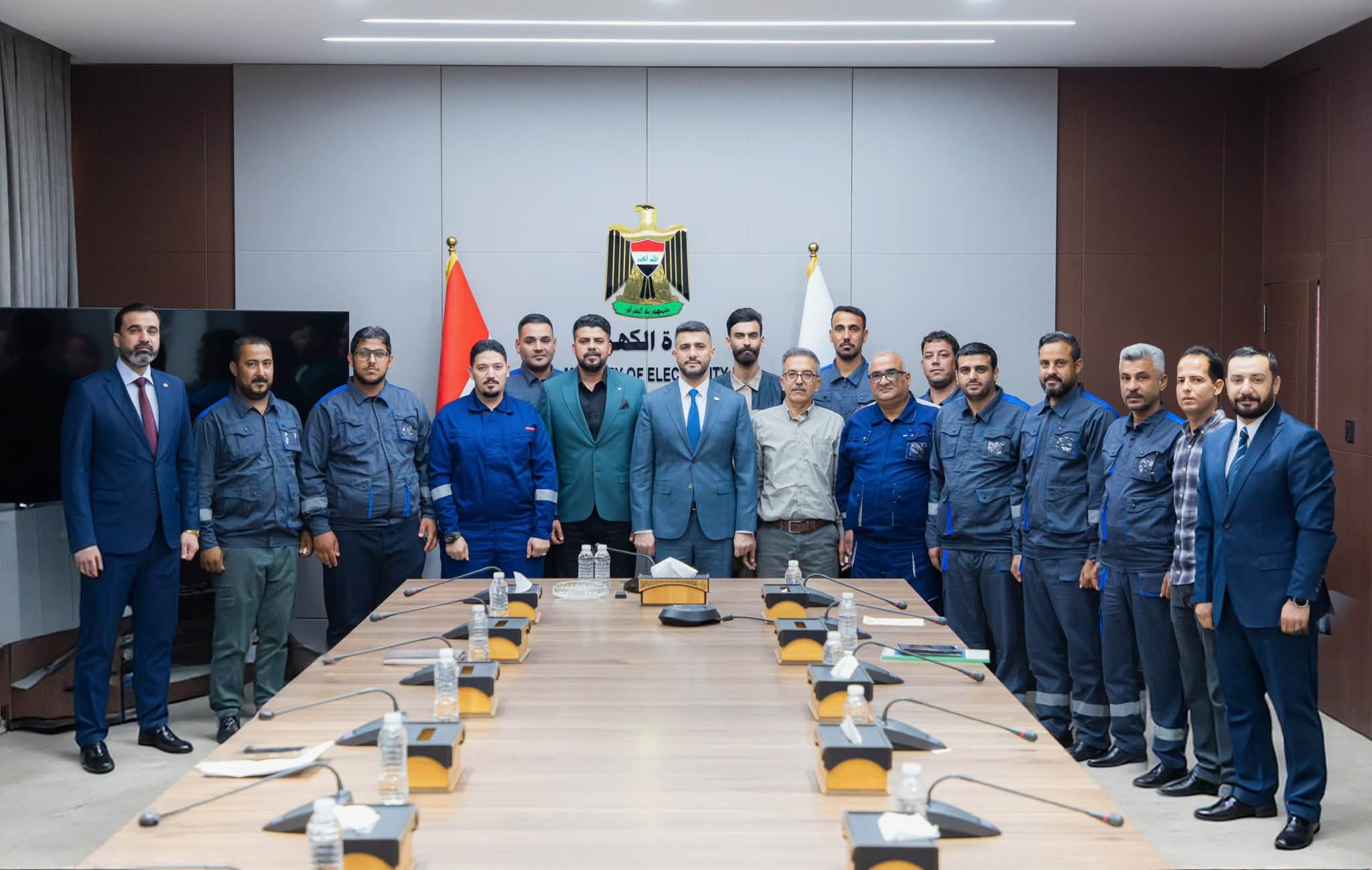 وزير الكهرباء يفتح ملف تحديات الملاكات الميدانية في الفرات الأوسط