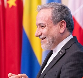 دبلوماسية الأروقة المغلقة: عراقجي يمدد إقامته في نيويورك بانتظار 