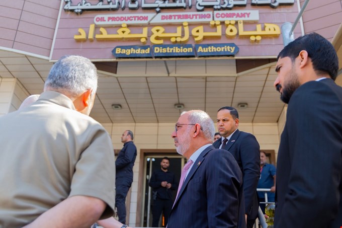 وزير النفط يوجه بتكثيف المتابعة لضمان انسيابية تجهيز الوقود في بغداد