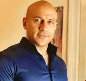 أحمد مكي يخوض عالم الدجل بحيل نفسية في مسلسل «الفلكي»