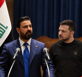 زيلينسكي يهنئ رئيس الوزراء العراقي بالعيد الوطني ويؤكد تعزيز التعاون بين بغداد وكييف