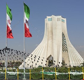إيران تهنئ العراق بانسحاب القوات الأمريكية وتستذكر إرث الاحتلال