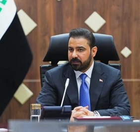 الزيدي يأمر بتشكيل لجنة تحقيقية بشأن التجاوز على العلم الأمريكي خلال يوم السيادة