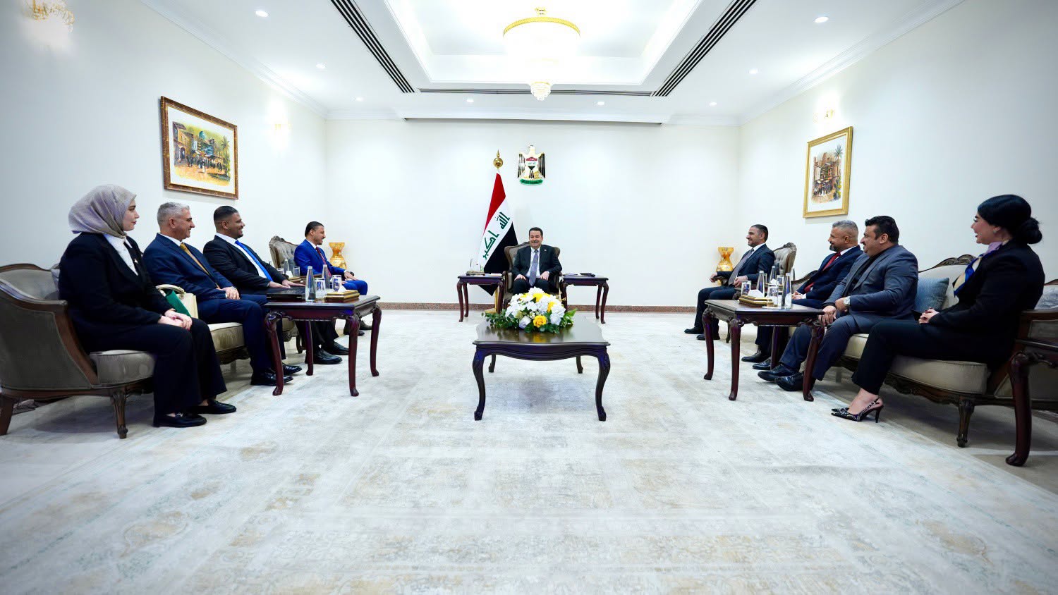 السوداني يلتقي حملة الشهادات العليا من المتعينين الجدد ويدعو إلى استثمار خبراتهم